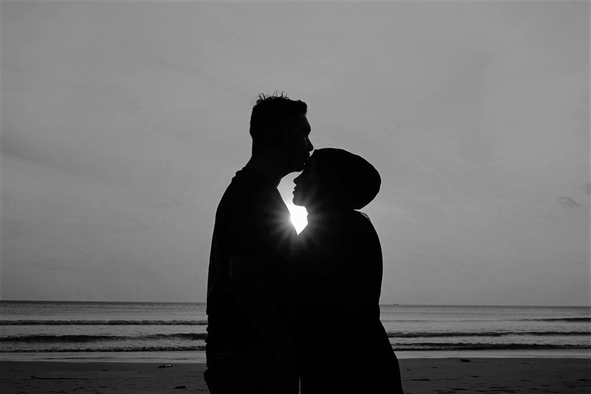 3 Famous Kissing Photographs and the Surprising Truth Behind Them